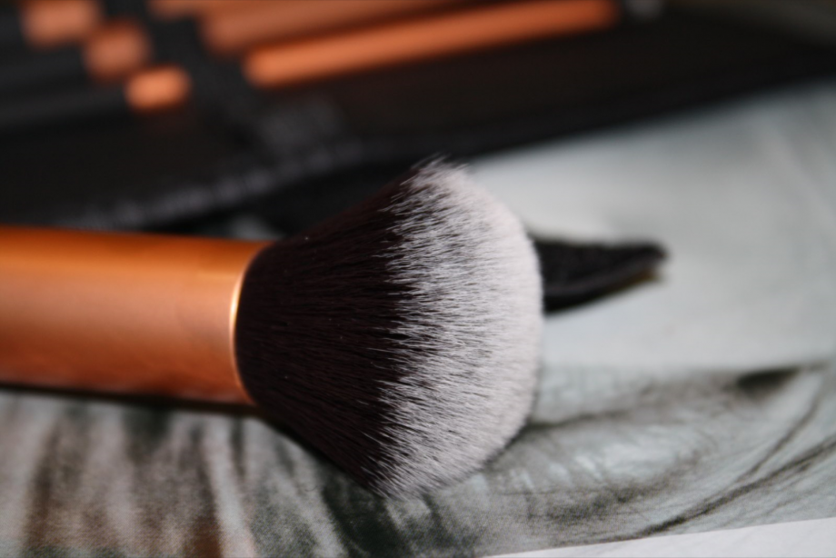 Real Techniques buffing brush