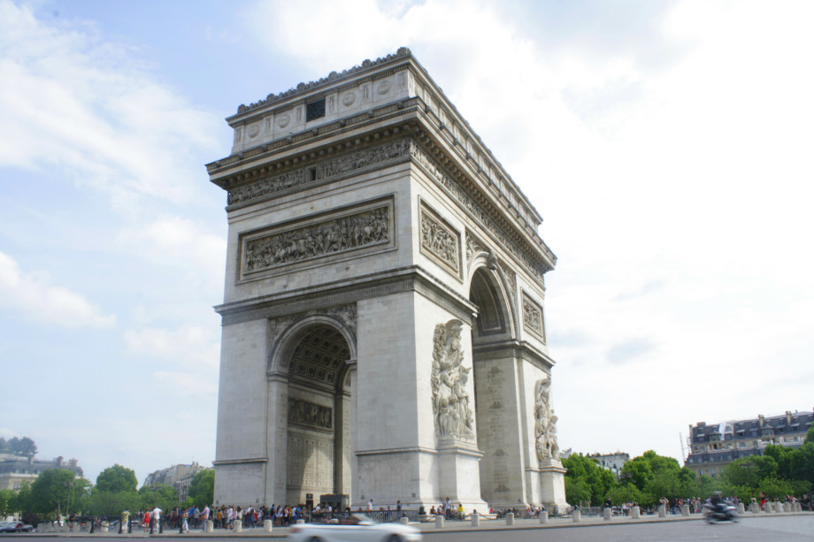 Arc de Triomphe travel blog